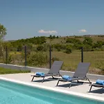 Vedro Nebo, Xl Heated Pool Villa