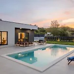 Vedro Nebo, Xl Heated Pool Villa Umljanovic