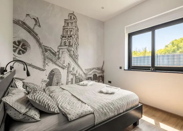 Vedro Nebo, Xl Heated Pool