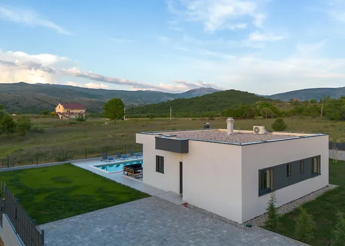 Vedro Nebo, Xl Heated Pool