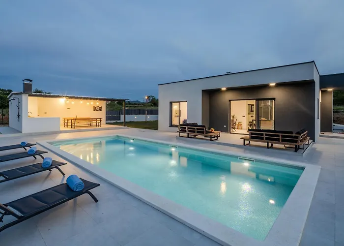 Vedro Nebo, Xl Heated Pool *