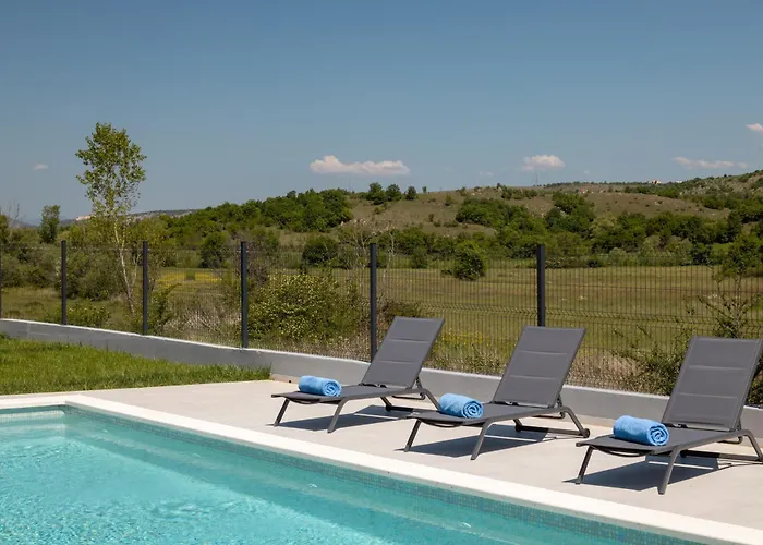 Vedro Nebo, Xl Heated Pool Villa