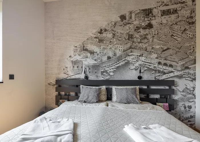 Vedro Nebo, Xl Heated Pool